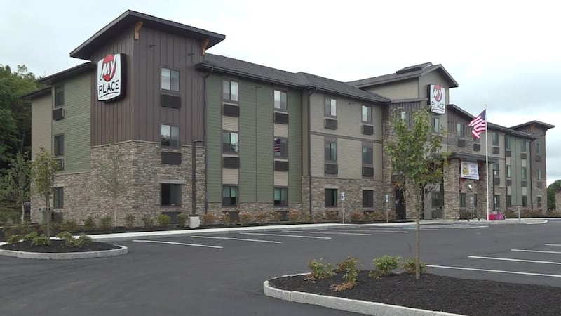 Vermont tourism officials celebrate new Randolph Center hotel