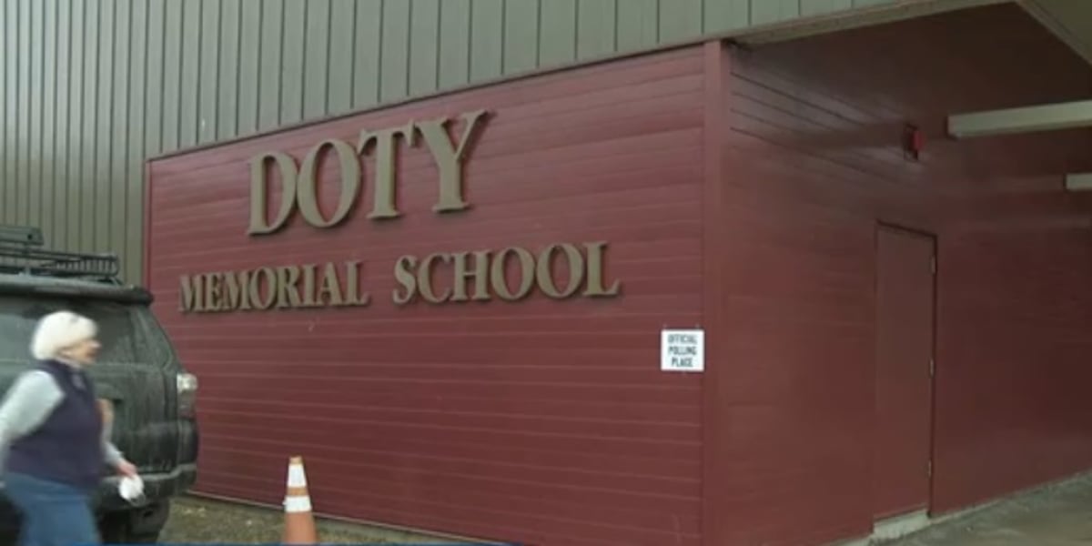 Voters in Calais and Worcester vote to keep their small schools open