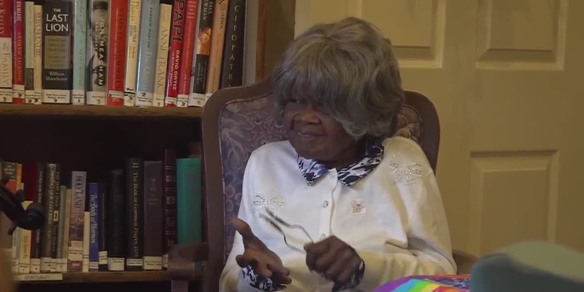 Woman marks 103rd birthday by playing spoons with the band