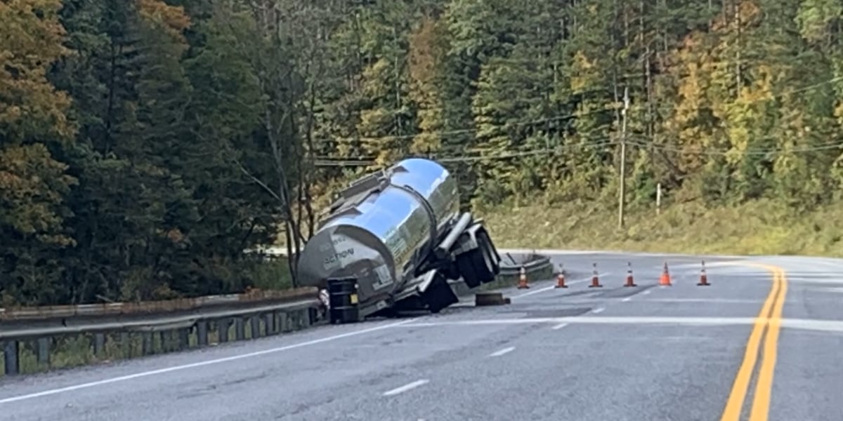 Tanque de metacrilato de metila se solta do cavalo mecânico em ladeira de Vermont (EUA)