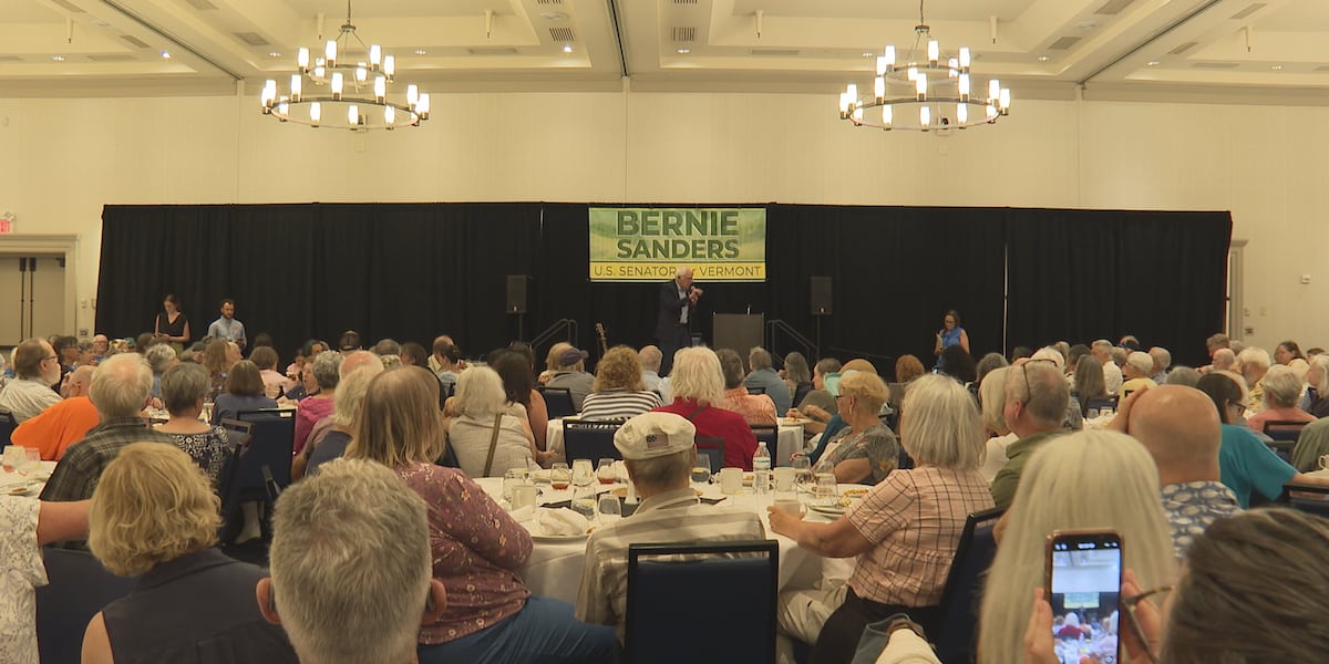 Sen. Sanders meets with older Vermonters in Burlington