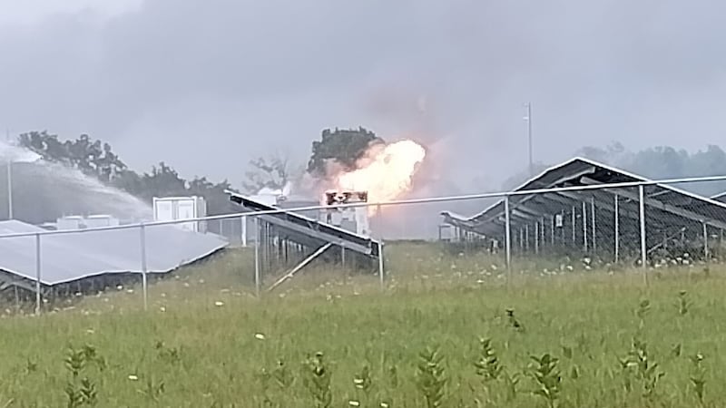 Smoke pours from northern NY solar farm battery blaze; governor says it ...